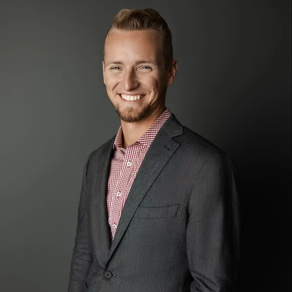 seller headshot